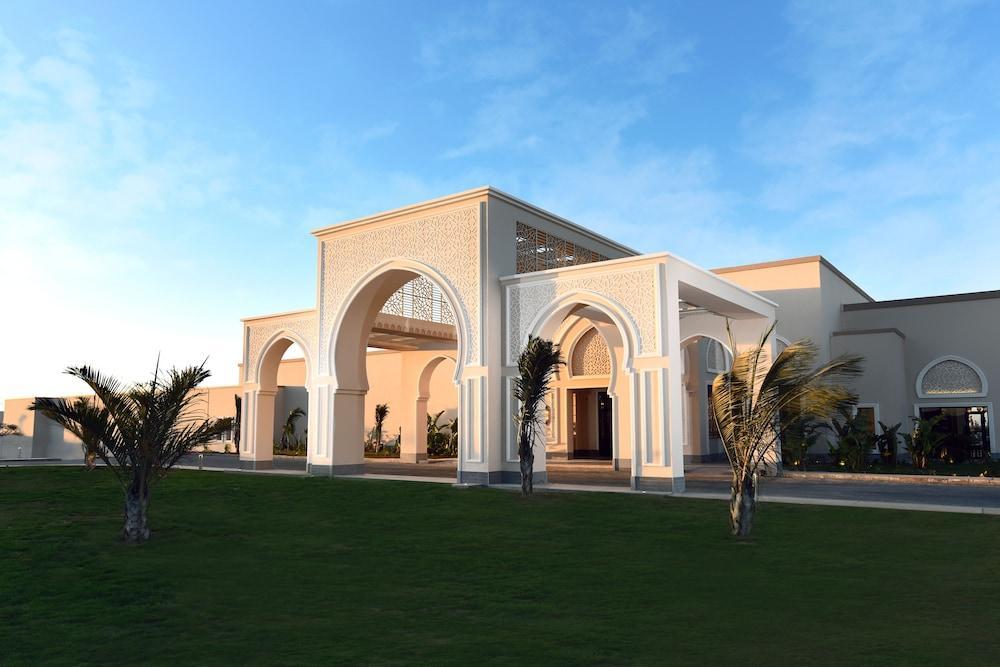 Steigenberger Resort Alaya Marsa Alam - Red Sea - Adults Friendly 16 Years Plus Coraya Bay Bagian luar foto The main entrance of the university